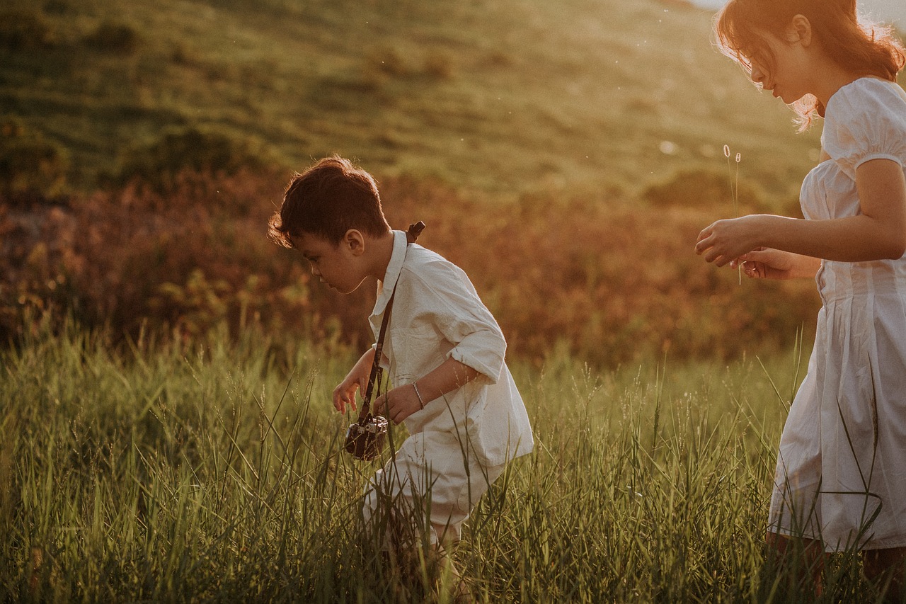 Image of a family taking pictures.